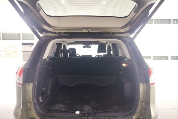 Used Ford Kuga 2013 2.0L GTDi Four-Wheel-Drive Sport Model Trunk