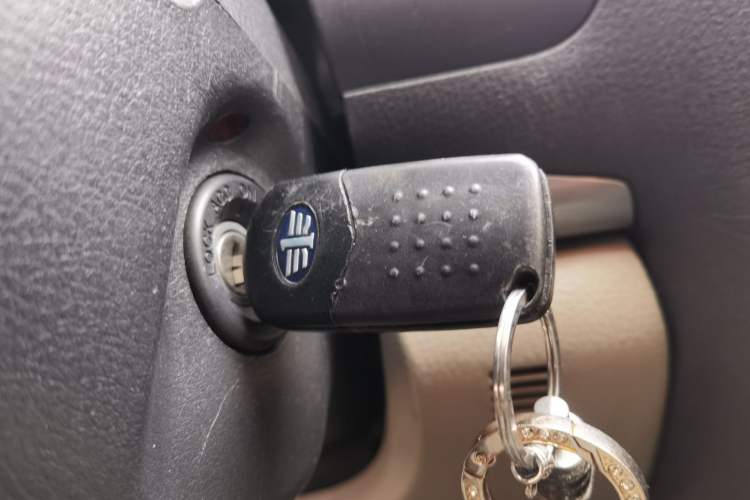 Used Bestune B50 2012 1.6L manual sunroof version
