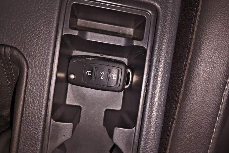 Used Volkswagen Sagitar 2017 230TSI Automatic Comfort Version Vehicle Key