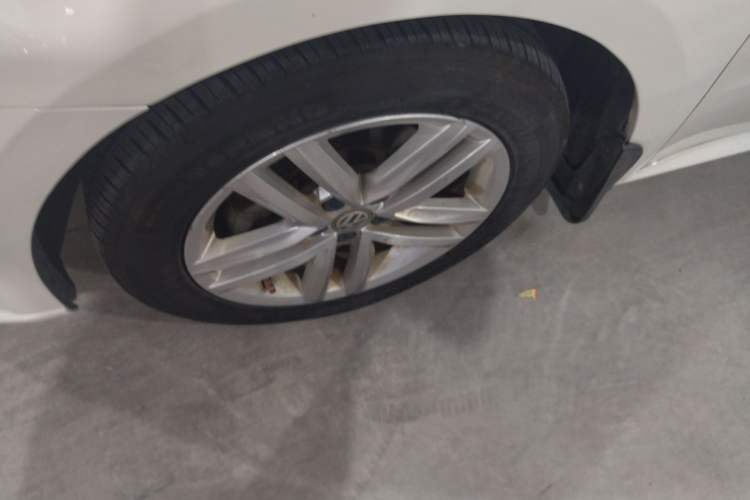 Used Volkswagen Gran Lavida 2017 180TSI DSG Comfort Edition Left Front Wheel Hub
