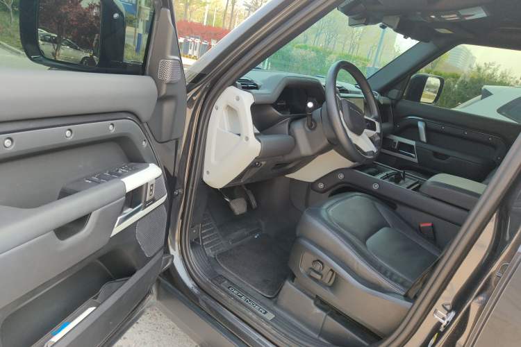 Used Land Rover Defender 2023 Facelift 110 3.0T P400 X-DYNAMIC HSE Driver Seat