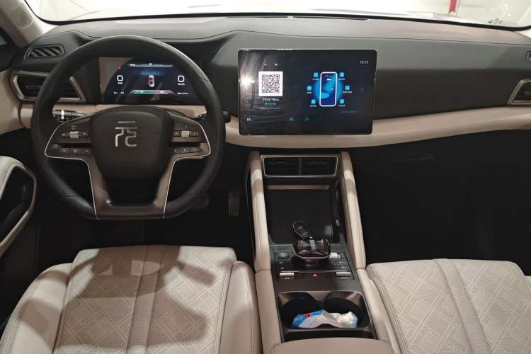 Used BYD Yuan UP 2024 401KM Leading Edition Center Console