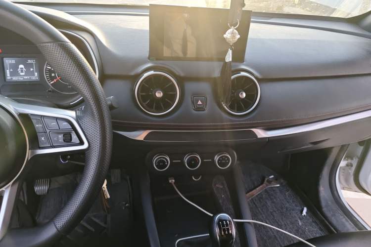 Used Dongfeng Fengon 500 2022 1.5L Manual Enjoyment Model Audio And AC Panel