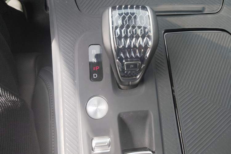 Used GAC Trumpchi M8 2024 Master Series 400T Prestige Edition Gear Lever