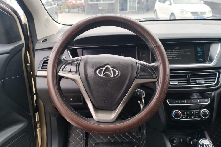 Used CHANGAN KAICHENG Oushang A600 2016 1.5L Manual Luxury 7-Seater Steering Wheel