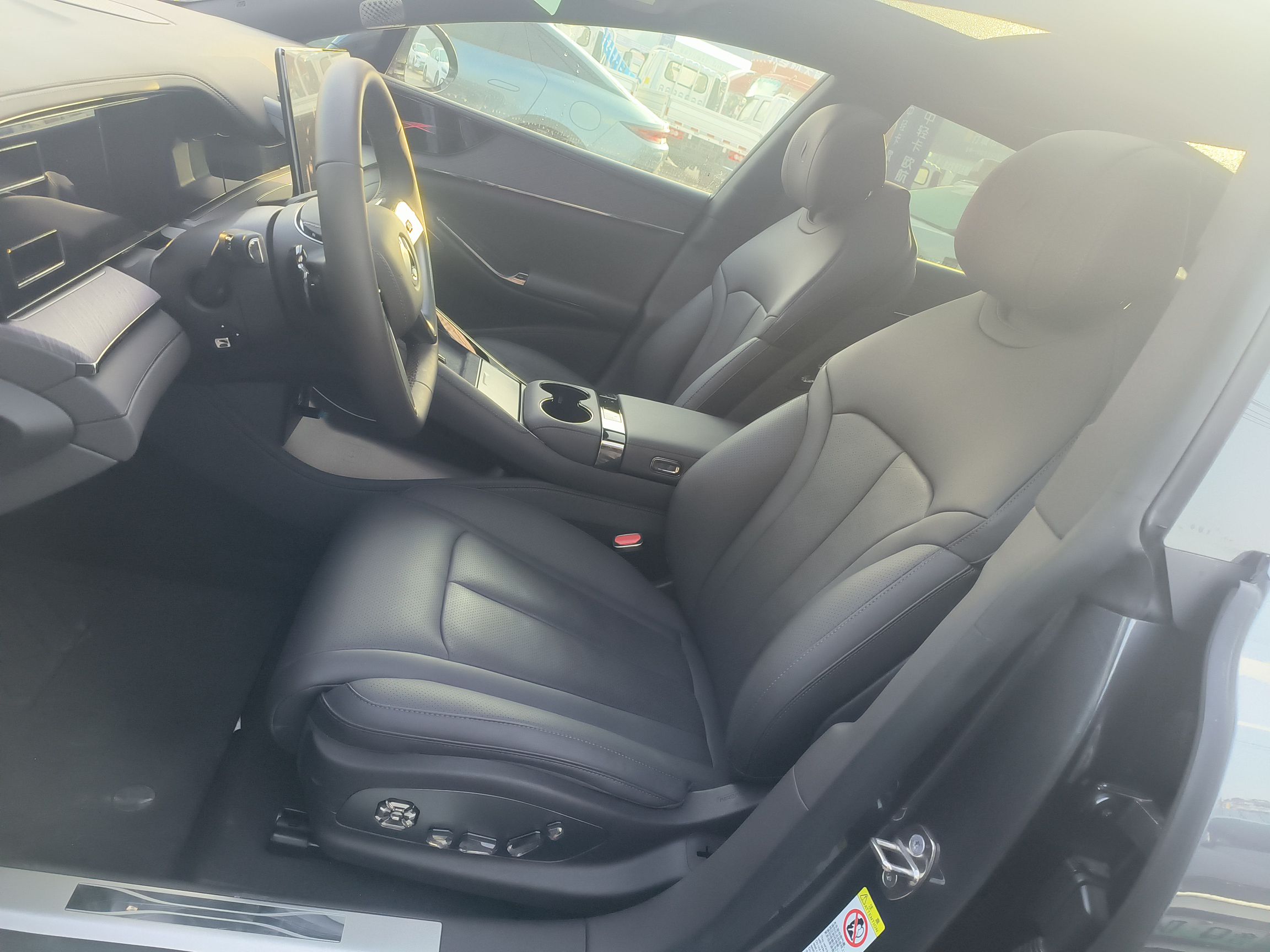 Переднее сиденье в автомобиле