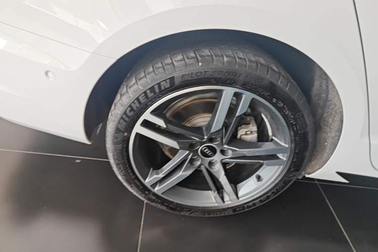 Used Audi A4L 2022 40 TFSI Luxury Dynamic Model Right Rear Wheel Hub