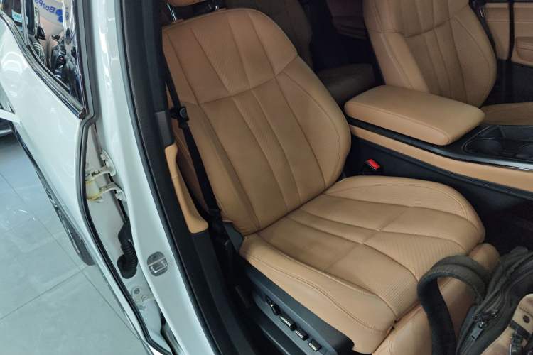 Used Nio ES8 2020 580 km Range Signature Edition Six-Seater Version Right Front Seat