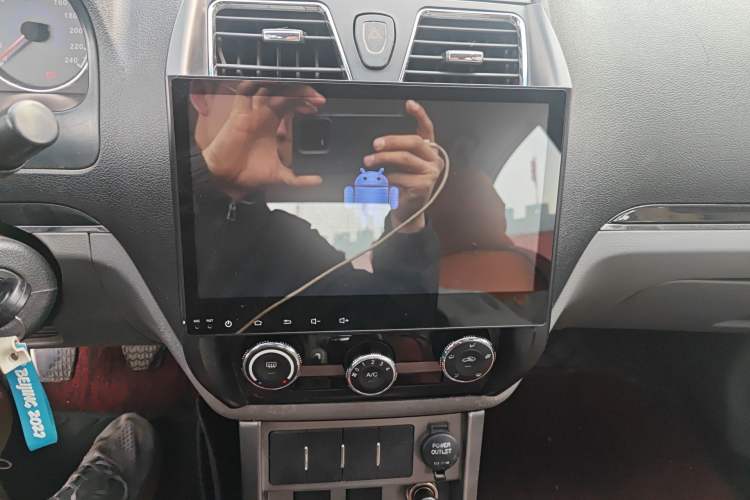 Used Geely Auto Classic Emgrand 2013 Sedan 1.5L Manual Entry-Level Model Audio And AC Panel