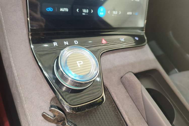 Used VOYAH PASSION 2024 PHEV Four-Wheel Drive Ultra-Long Range Flagship Model Gear Lever