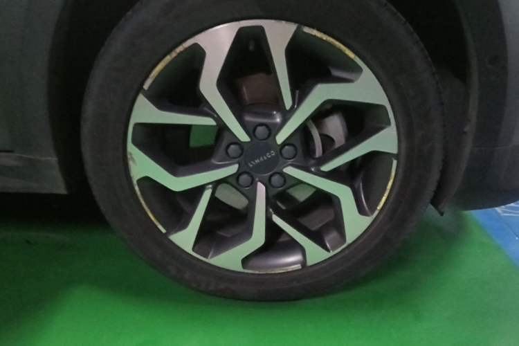 Used Lynk & Co 02 2020 1.5T DCT Two-Wheel Drive Pro Edition Right Front Wheel Hub