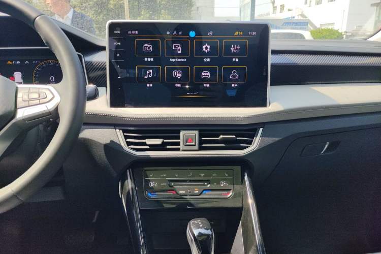 Used Volkswagen Tayron 2023 300TSI Two-Wheel-Drive Luxury Plus Advanced Edition Audio And AC Panel