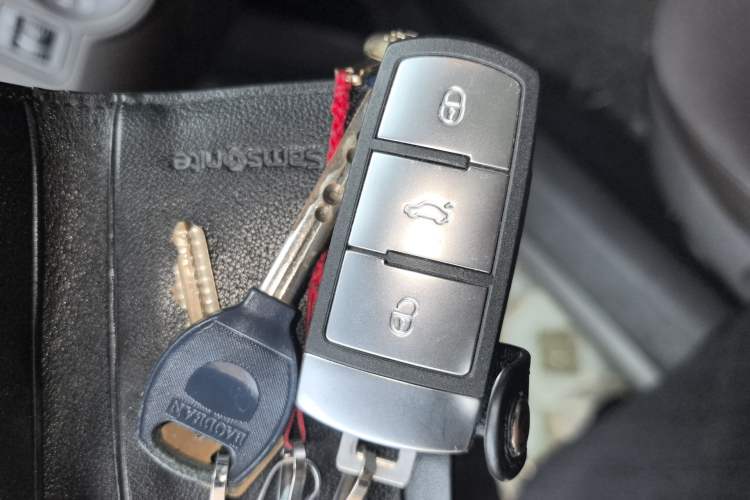 Used Volkswagen Magotan 2012 Travel Edition 2.0 TSI Comfort Version Vehicle Key