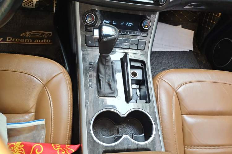 Used Haval H8 2015 2.0T Four-Wheel Drive Luxury Model
