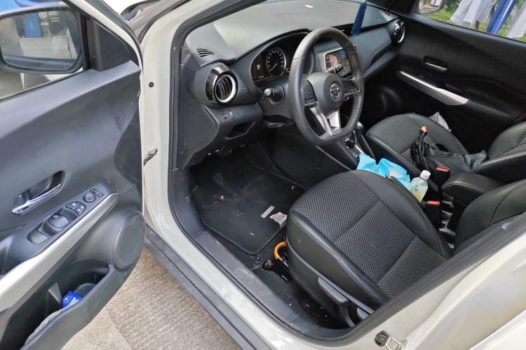 Used Nissan Kicks 2018 1.5L CVT Smart Connect Luxury Edition
