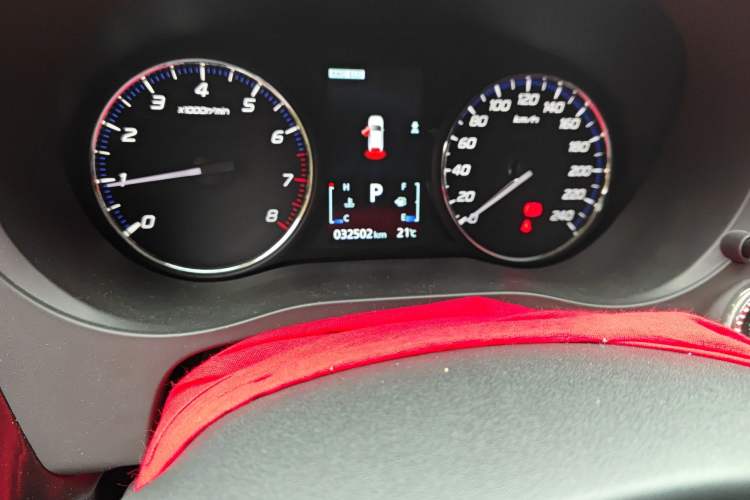 Used Mitsubishi Outlander 2019 2.4L 4x4 Zhi Xiang Edition 7 Seats China VI Standard Odometer Close Up