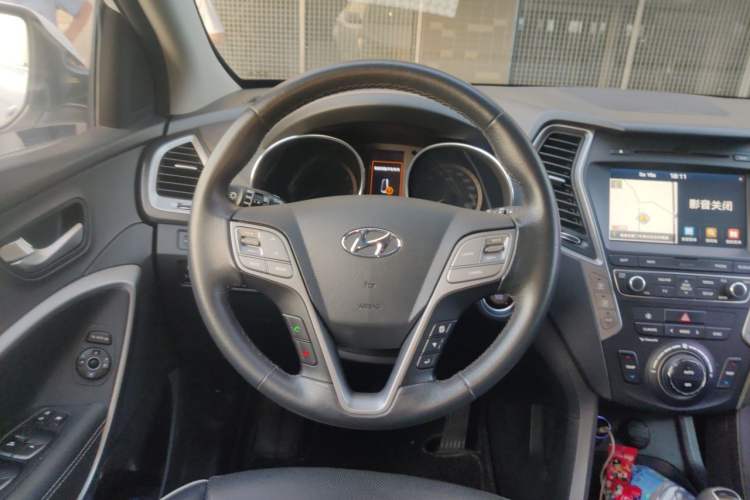 Used Hyundai Santa Fe 2017 2.0T Automatic Two-Wheel Drive Smart Version 7 Seats
