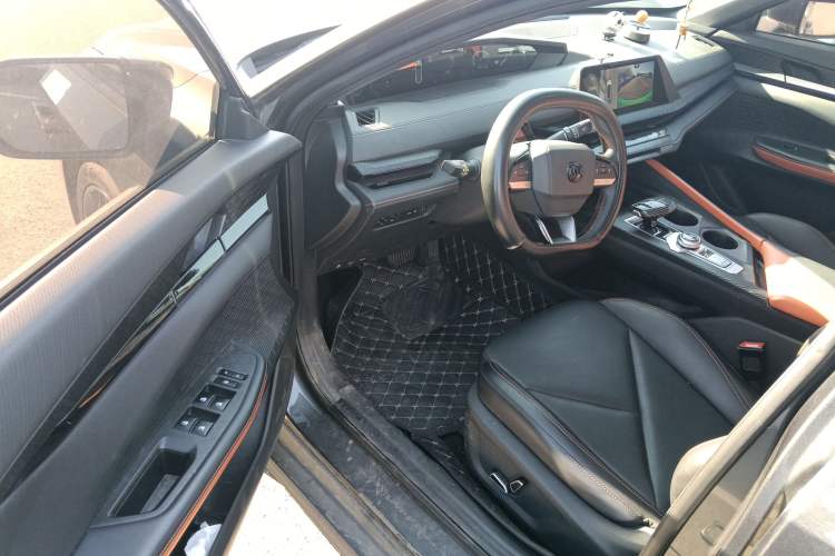 Used Changan UNI-V 2022 1.5T Prestige Version
