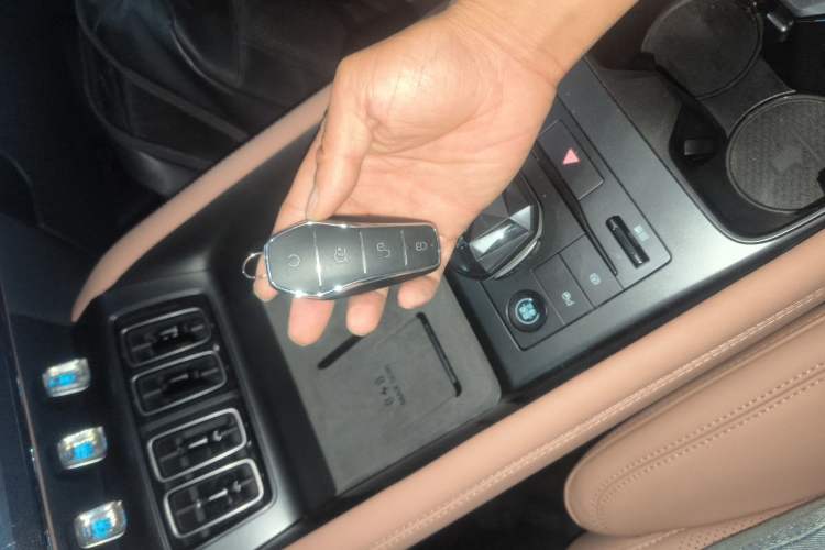 Used BYD Song L EV 2025 Intelligent Driving Version 662 km LiDAR Excellence Edition
