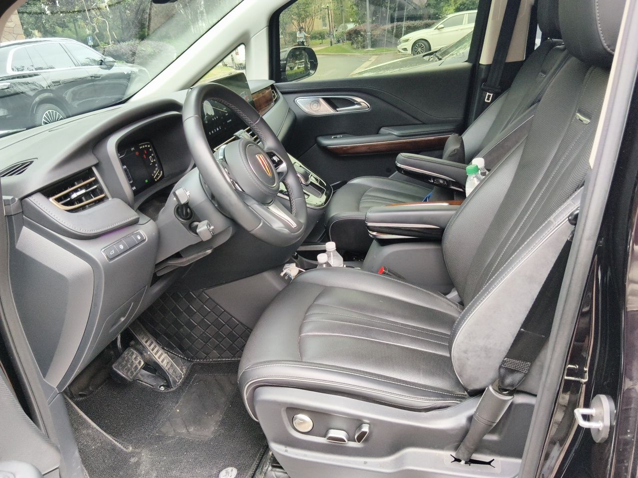 Hongqi HQ9 PHEV 2024 2.0T Four-Wheel Drive Luxury Edition — снимка 15