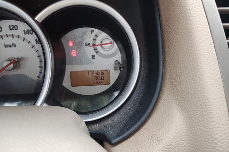 Used Nissan Tiida Sedan 2008 1.6L Manual Fashion Edition Odometer Close Up