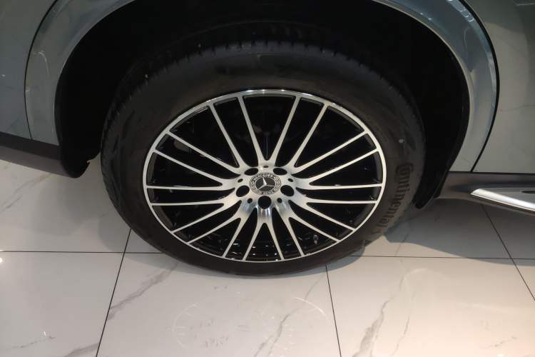 Used Mercedes-Benz GLC 2025 GLC 300 L 4MATIC Luxury Model 5 Seats