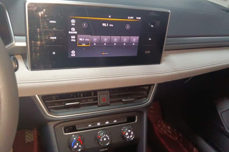 Used Volkswagen Tharu 2023 300TSI Two-Wheel-Drive Crescent Edition Audio And AC Panel