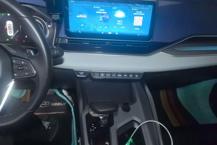 Used Geely Auto Preface 2021 2.0TD Luxury Version Audio And AC Panel