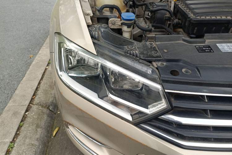 Used Volkswagen Bora 2016 1.6L Automatic Comfort Model Right Front Headlight