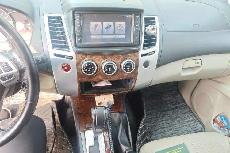 Used Mitsubishi Pajero Sport 2013 3.0L Automatic 4x4 Flagship Edition Audio And AC Panel