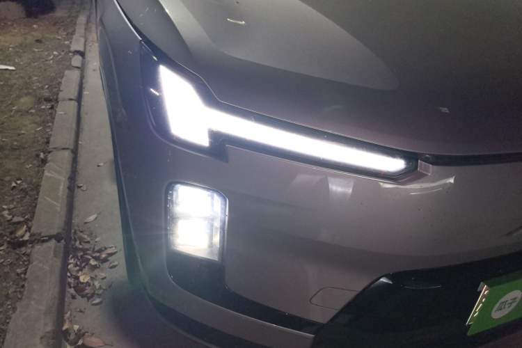 Used Volvo XC70 Plug-in Hybrid 2026 Model Four-Wheel Drive Long-Range Plus Right Front Headlight