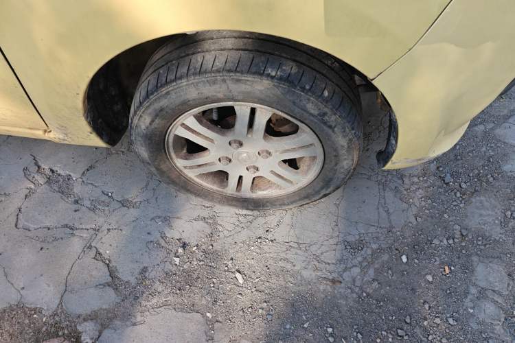 Used CHANGAN Benni mini 2010 1.0L Manual Deluxe Edition Right Front Wheel Hub