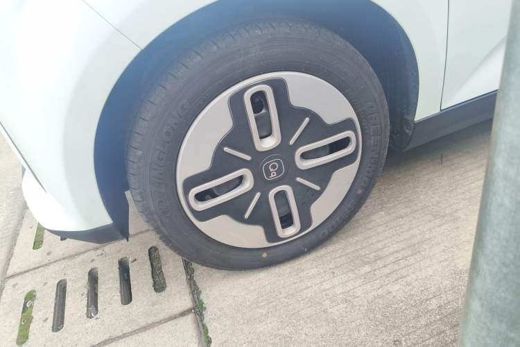 Used Chery QQ Domi 2025 Model 305km Comfort Edition Left Front Wheel Hub