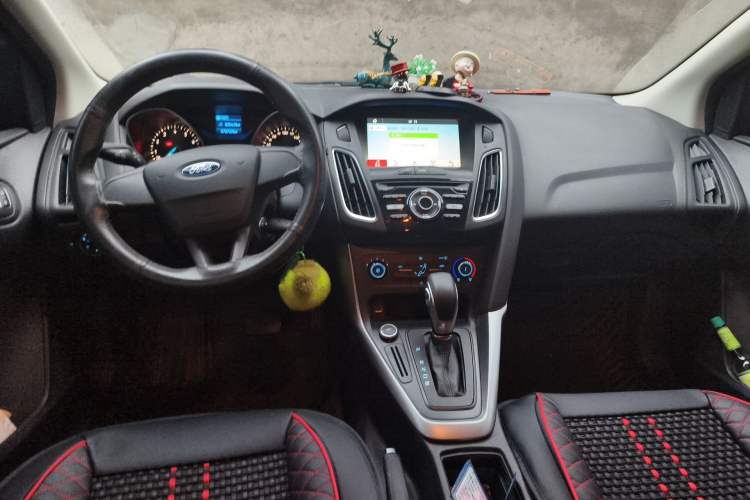 Used Ford Focus 2018 Sedan Classic 1.6L Automatic Comfort Plus Smart Drive Version Center Console