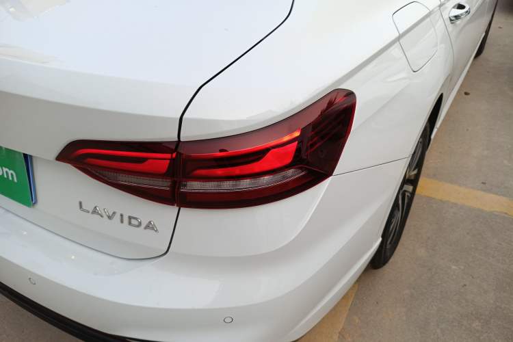 Used Volkswagen Lavida 2024 1.5L Automatic Starry Sky 5 Million Edition Right Rear Taillight