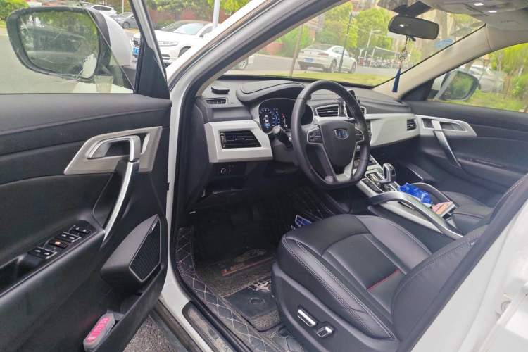 Used Geely Auto Emgrand X7 Sport 2020 1.8TD DCT Two-Wheel Drive Smart Connect 4G-Enabled Version
