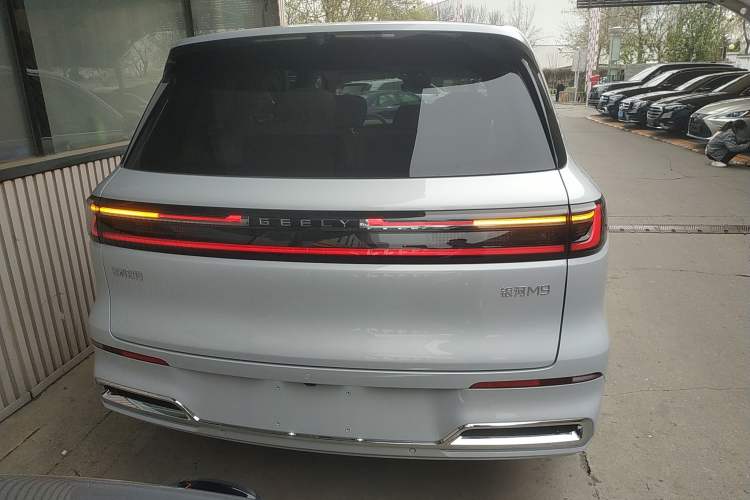 Used Geely Galaxy M9 2025 Model 210km Four-Wheel-Drive Leading Edition Rear