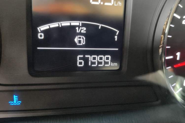 Used Roewe RX5 2016 20T Two-Wheel Drive Manual Transmission Internet Smart Edition
