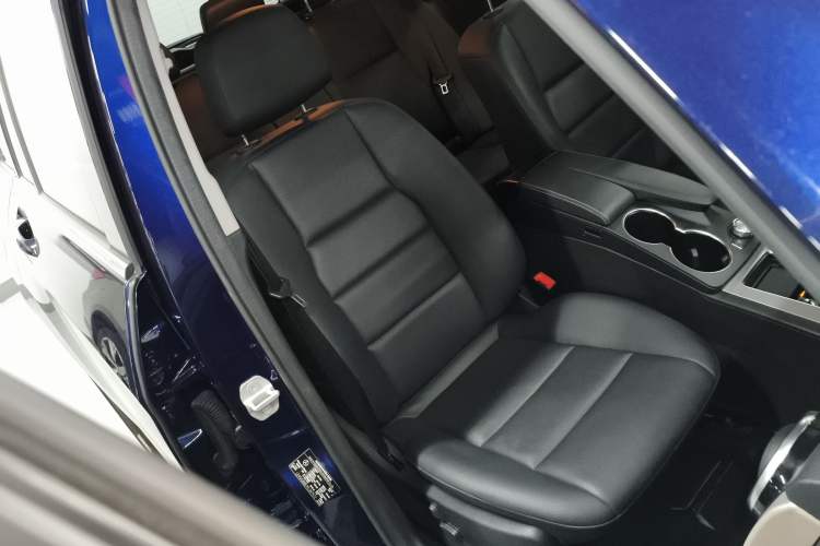 Used Mercedes-Benz GLK-Class 2013 GLK 300 4MATIC Dynamic Sunroof Model
