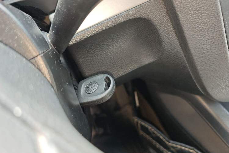 Used Volkswagen Sagitar 2011 1.6L Automatic Comfort Edition Vehicle Key