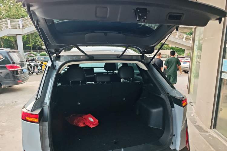 Used Venucia VX6 2023 520 Air Trunk