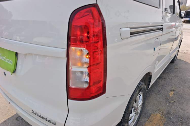 Used Wuling Hongguang V 2022 1.5L Enjoy Edition Hydraulic Power Steering LAR Exterior 3