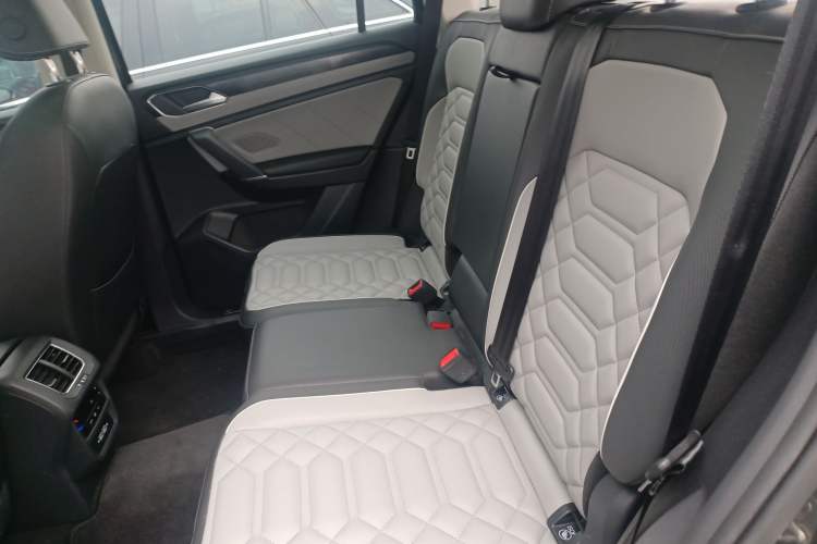 Used Volkswagen Tayron 2023 300TSI Two-Wheel-Drive Luxury Plus Advanced Edition
