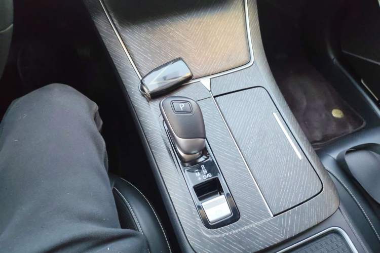 Used Venucia V 2023 260T Idol Edition Pro
