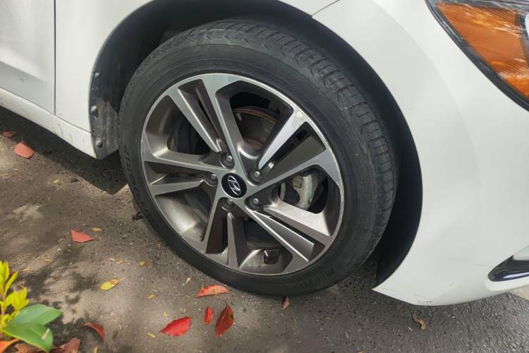 Used Hyundai Elantra (6th Generation / Lingdong) 2016 1.6L Automatic ZhiXuan – Elite Version Right Front Wheel Hub