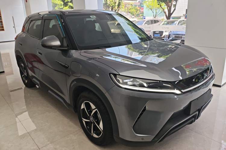 Used BYD Yuan UP 2024 401KM Leading Edition Front Right 45 Deg