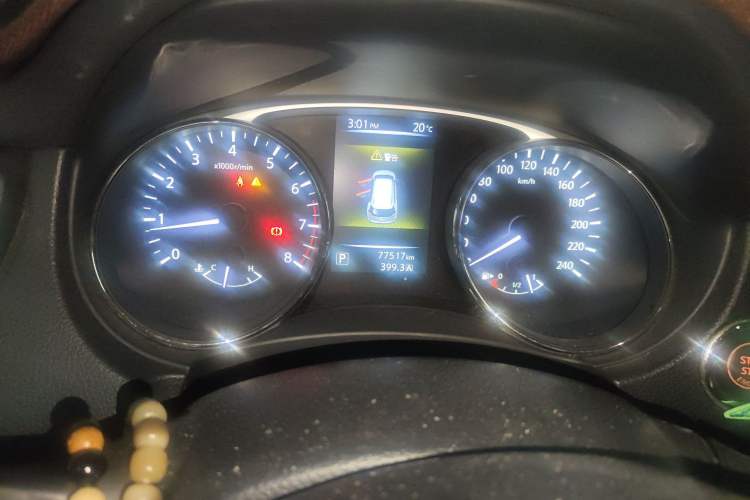 Used Nissan X-Trail 2015 2.0L CVT Comfort MAX Edition 2WD Odometer Close Up