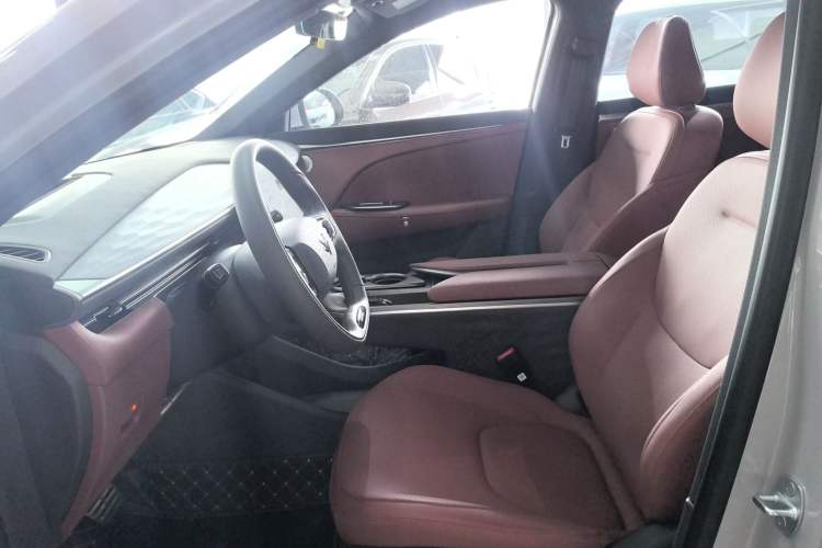 Used ARCFOX Alpha T5 2026 Model Range-Extended 1215 Yuanjing Smart Driving Version
