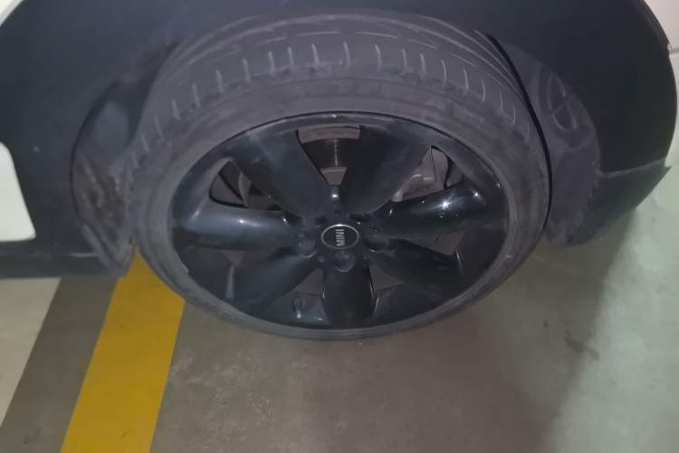 Used MINI Clubman 2016 1.5T COOPER Connoisseur Edition Right Front Wheel Hub