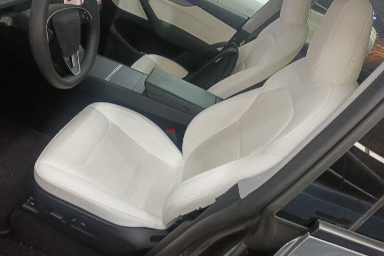 Used Tesla Model Y 2025 Rear-Wheel-Drive Version